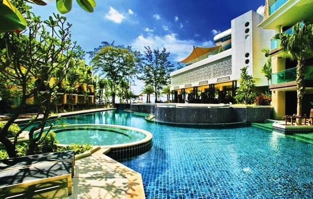 Bangkok 2 éj **** és 7 éj Phuket Graceland Resort & Spa ****