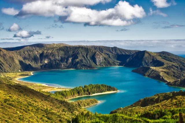 Azori-szigetek: körutazás tengerparti pihenéssel
